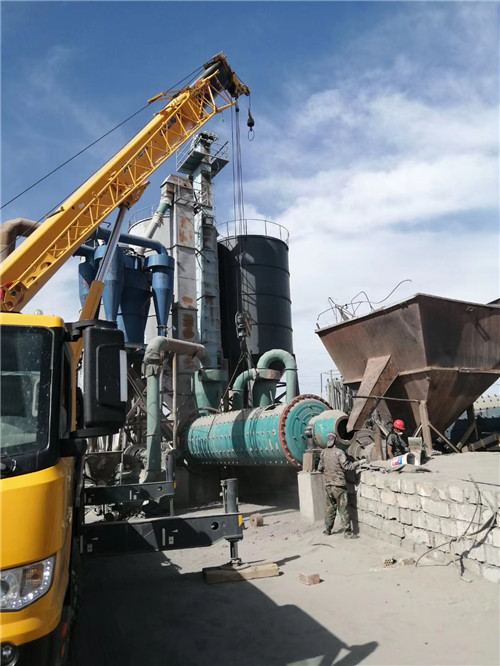 那曲市设备搬运等各类工程项目中，吊车起着关键作用